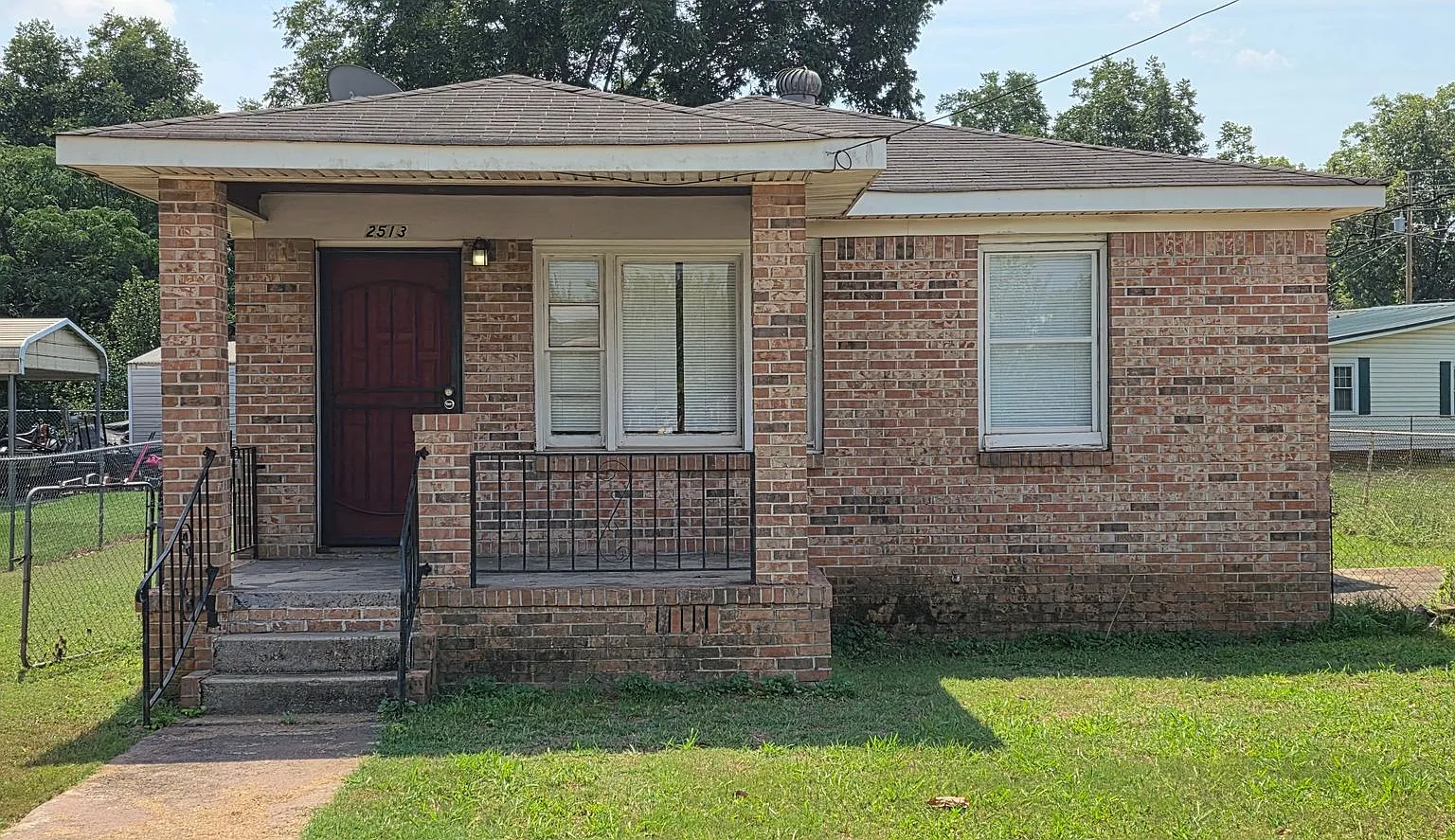 Comfortable & Spacious 3-Bedroom Home Ready for You! — Photo 1