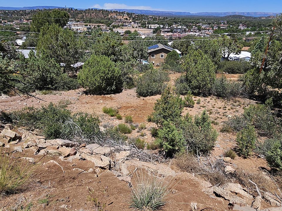 1st image of 208 E Ridge Ln