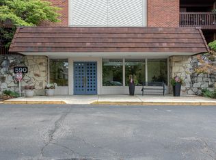 590 Sarah Ln APT 102, Saint Louis, MO 63141