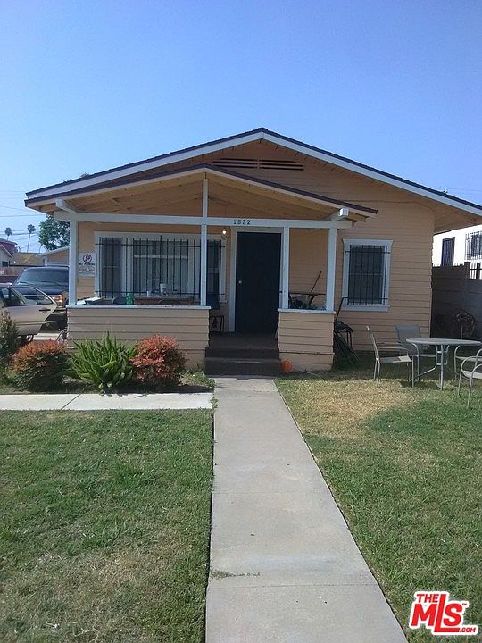 1st image of 1330 W 94th St