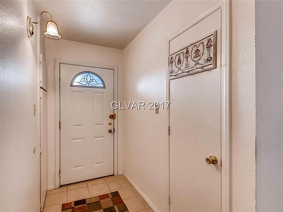 5th image of 713 Fairway Dr