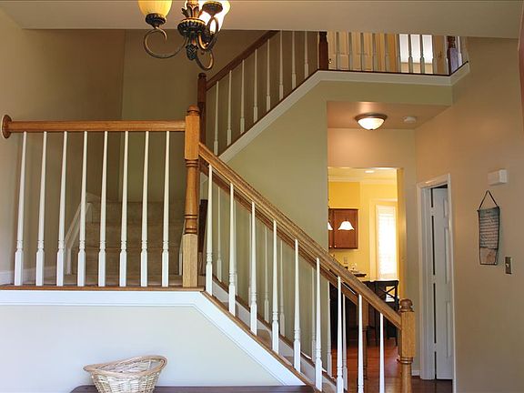 5th image of 27 Savannah Ct