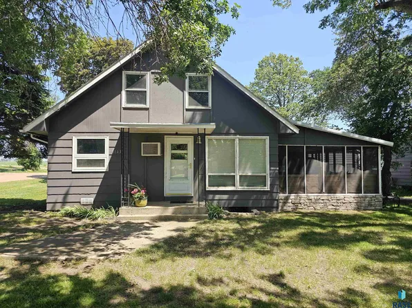 6141 Dakota Ave, Madison, SD 57042