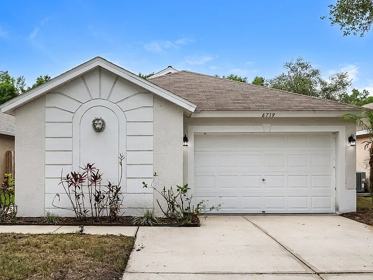 6719 Summer Cove Dr — Photo 1