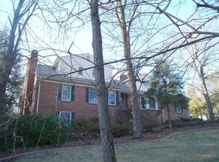 2 Park Ln, Lookout Mountain, TN 37350