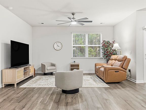 4th image of 212 Columbus St.