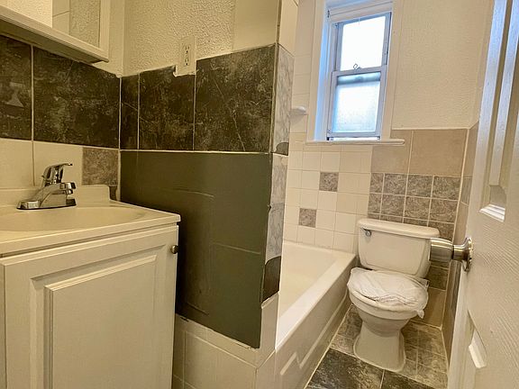 3rd image of 445 52nd St APT 3
