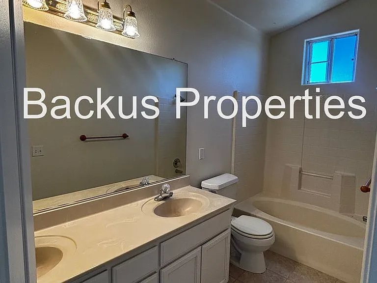 1065 Kensington Way — Photo 24