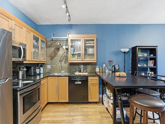 5th image of 881 Harrison Ave APT 1