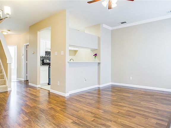 4th image of 3803 Brandon Park Dr