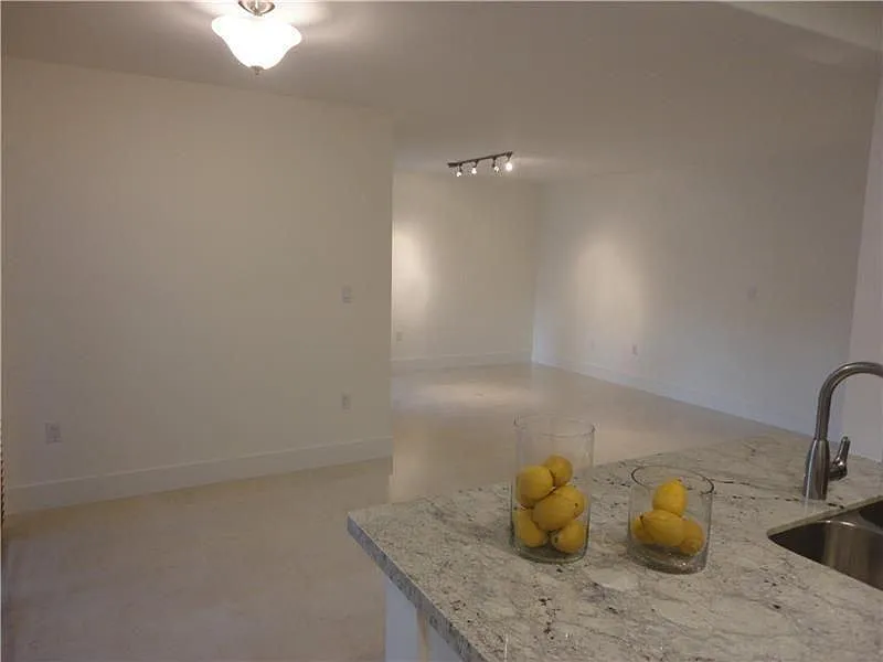 3 bed, 1192 sqft, $2,850 — Photo 3