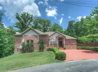 2 Wyke Cir, Bella Vista, AR 72714