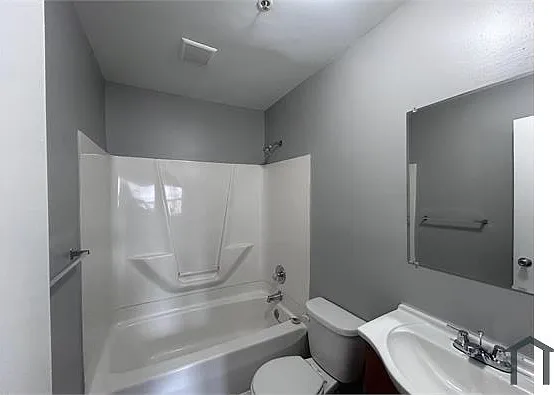 2120 Brunt St — Photo 7