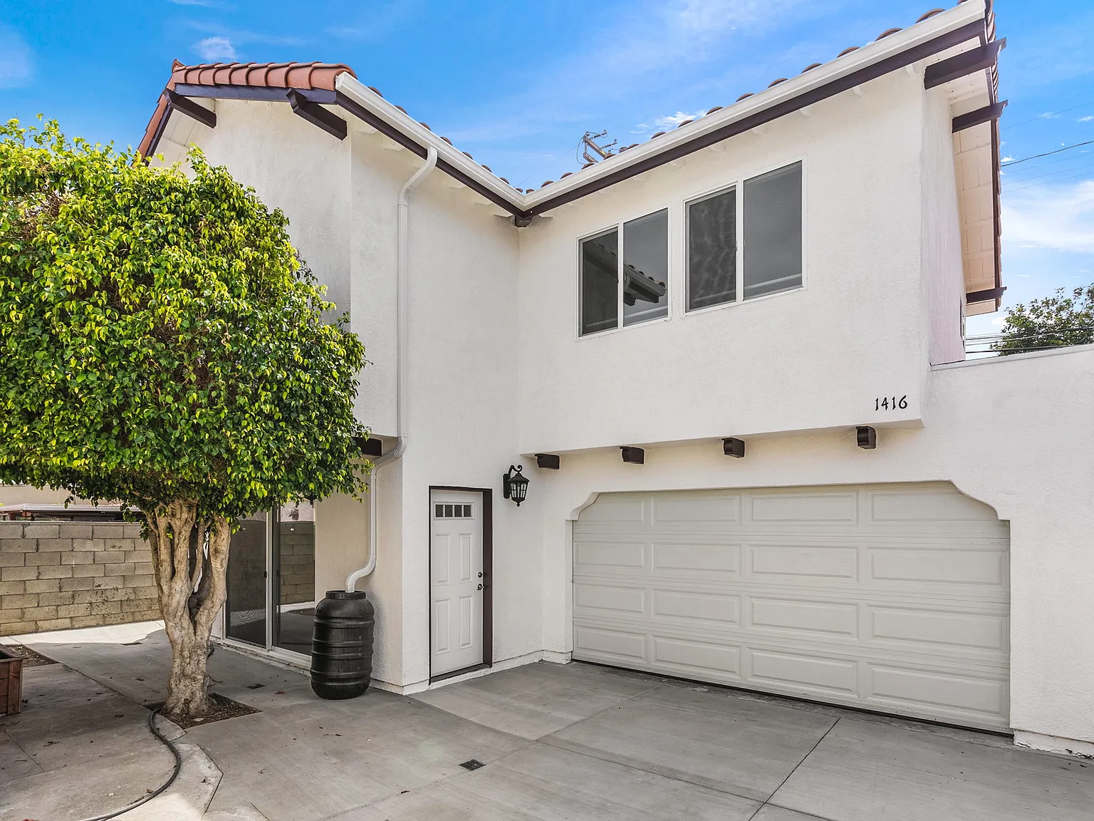 3 bed, 2.5 bath, 1200 sqft, $3,825 — Photo 1