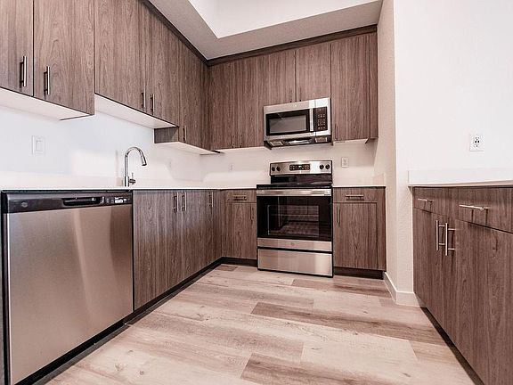 3rd image of 100 NW 8th St #2B-2Ba-1024Sqft