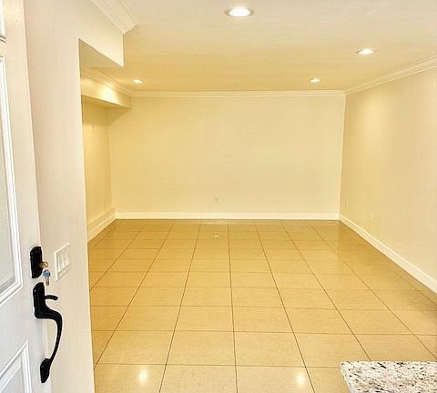 5th image of 549 Pitta St #B