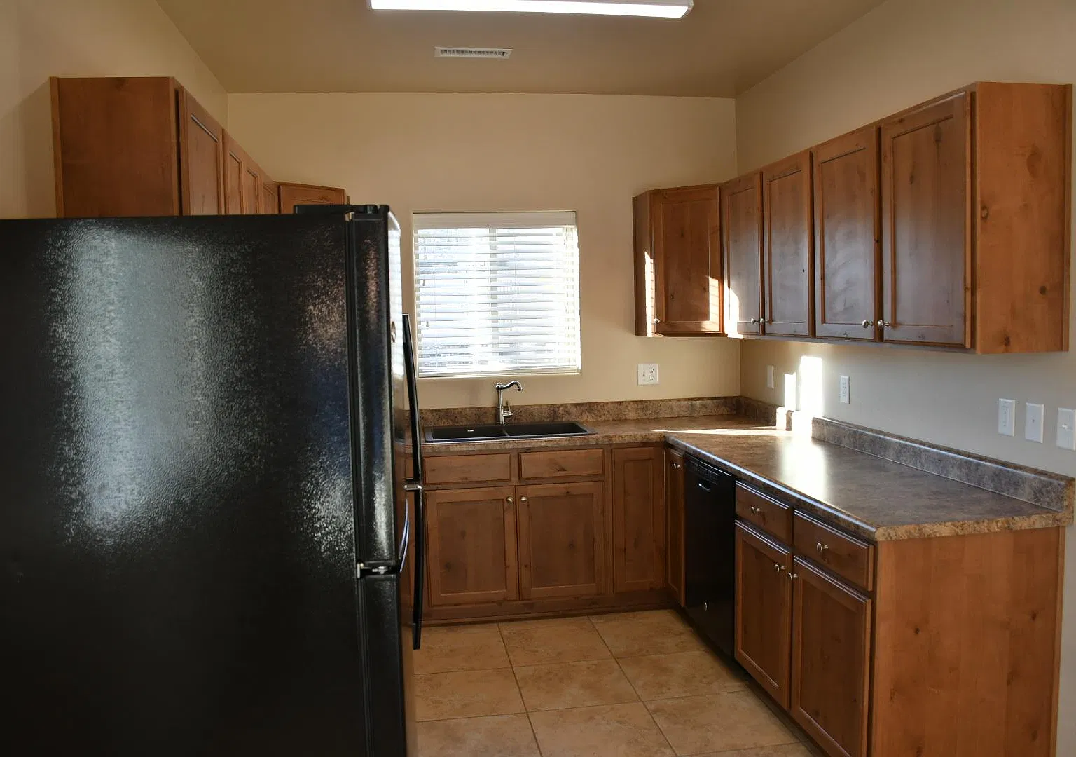 3 bed, 2.5 bath, 1260 sqft, $2,200 — Photo 3