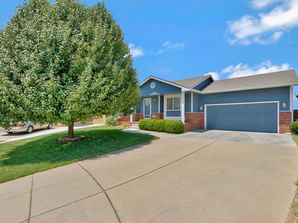 Cul de sac home in Goddard schools