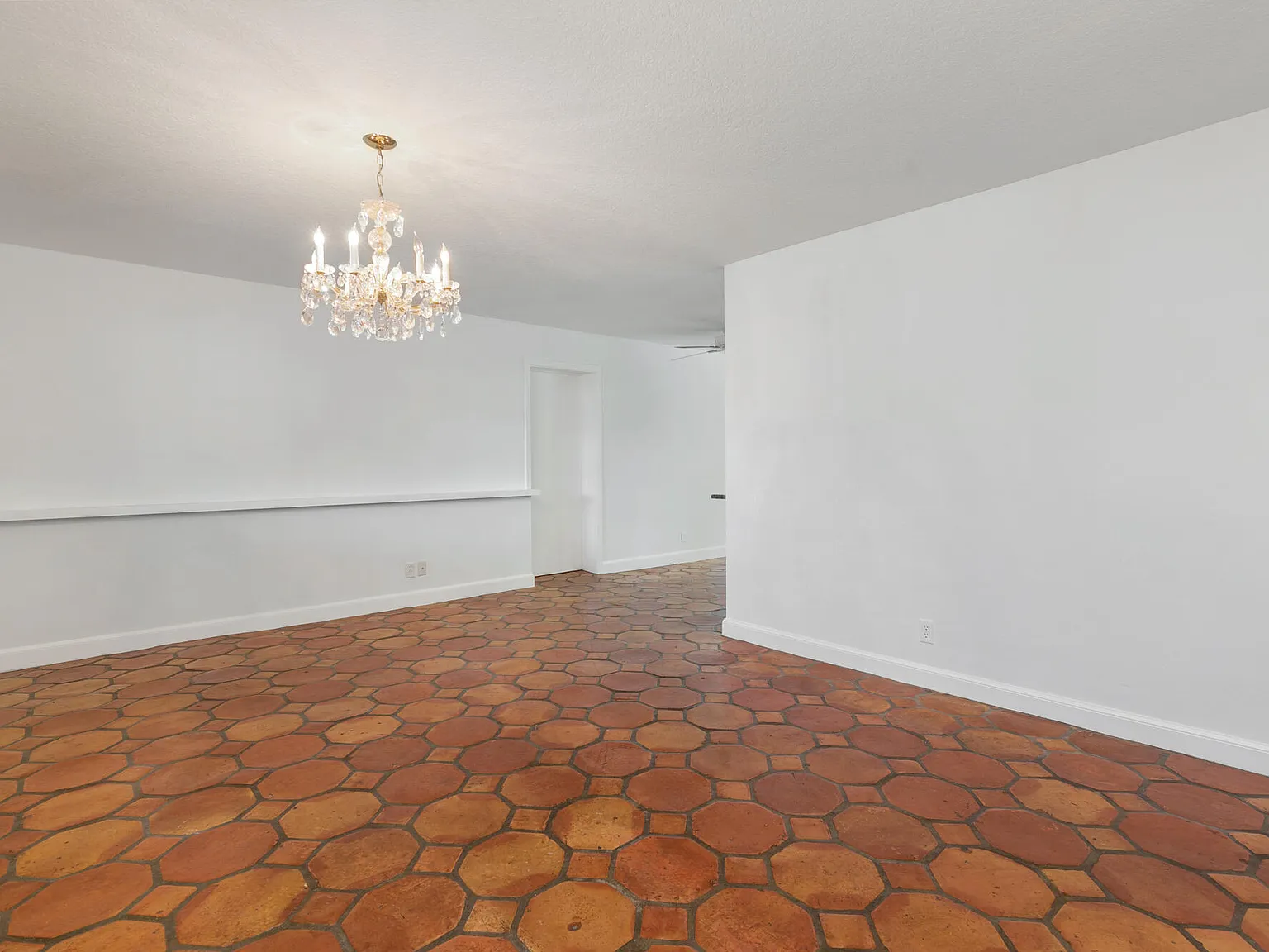 3 bed, 2.0 bath, 1206 sqft, $4,500 — Photo 4