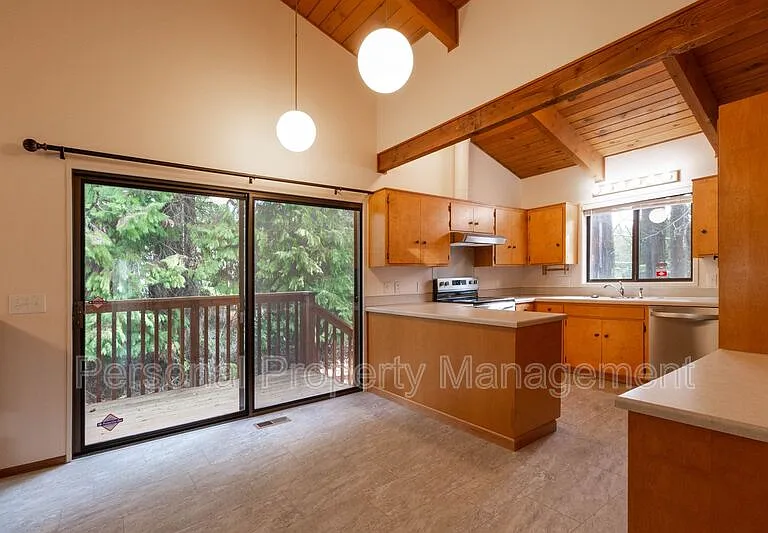 11623 SE Evergreen Hwy — Photo 3
