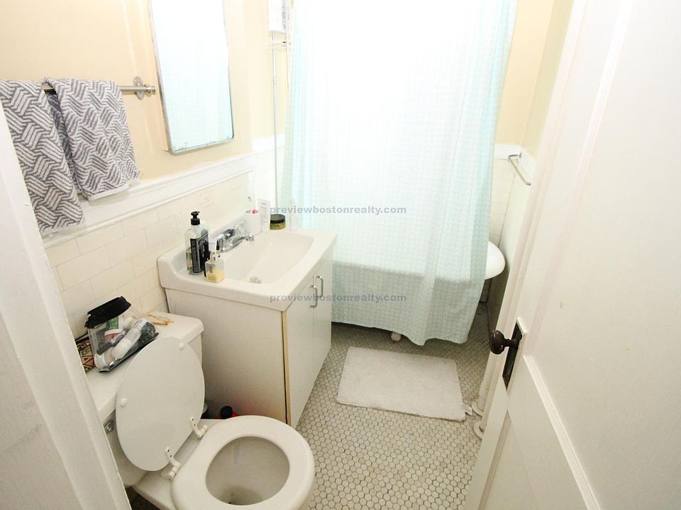 2nd image of 1576 Commonwealth Ave #L3