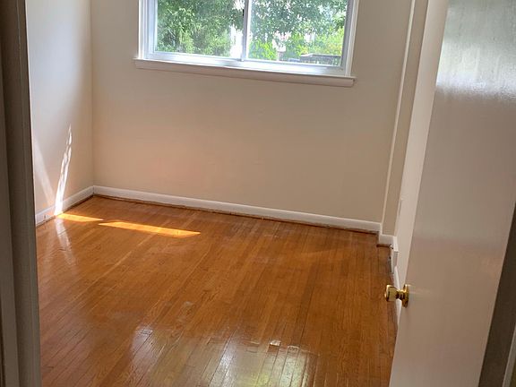 4th image of 3325 Mary St #B