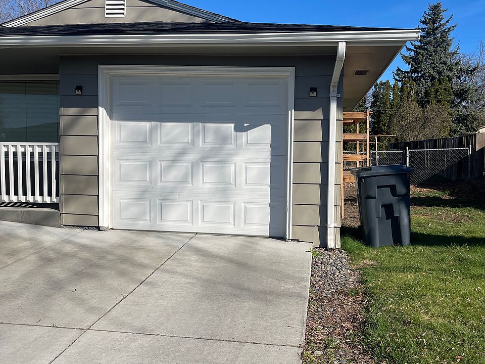 2nd image of 229 SE Sunny Dr