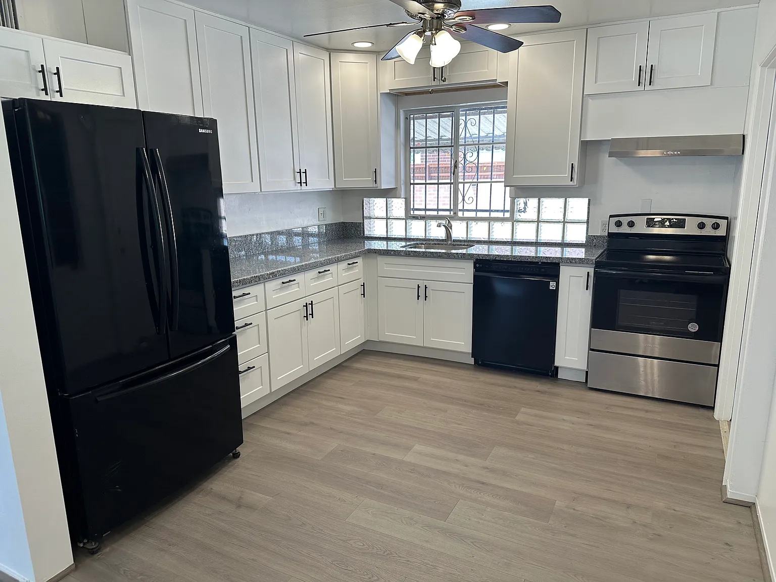 3 bed, 1208 sqft, $2,150 — Photo 1