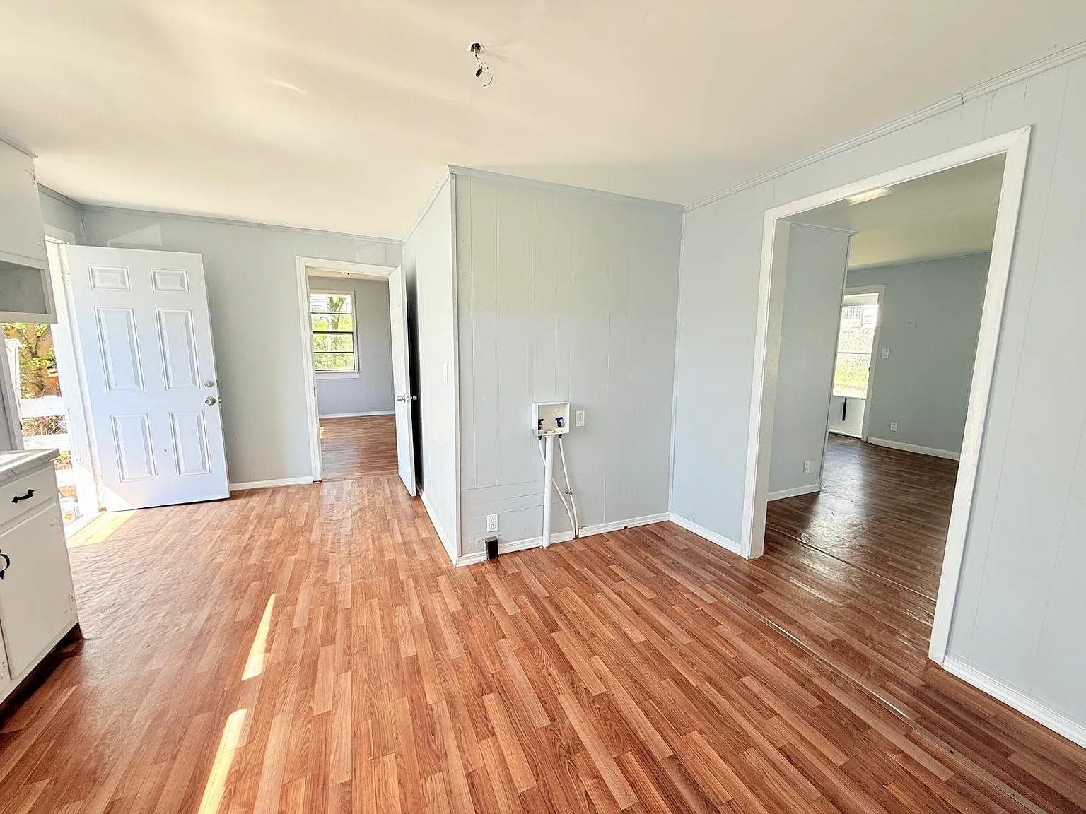 3 bed, 1120 sqft, $949 — Photo 4