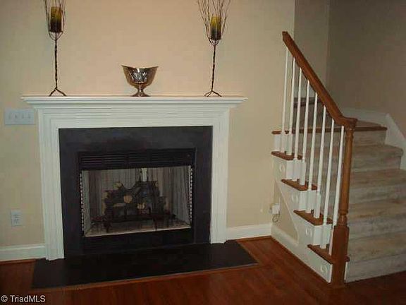 5th image of 11F Park Village Ln