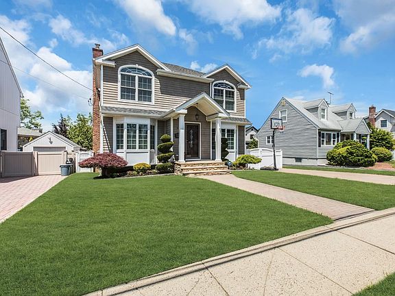 2nd image of 62 Netherwood Dr