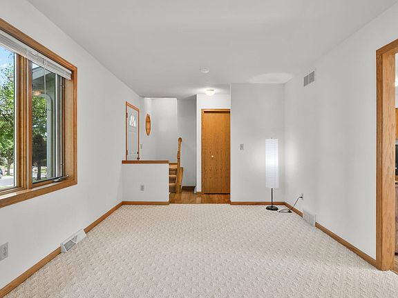 3rd image of 2928 Maple Run Dr