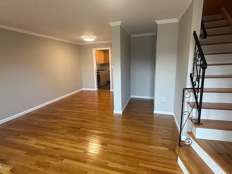 41 Village Green Way — Photo 6