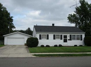 1027 Meadow Ln, Troy, OH 45373