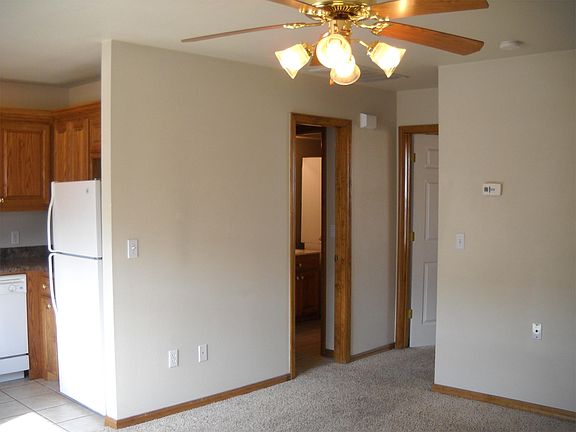 2nd image of 3 Southridge Dr APT 4