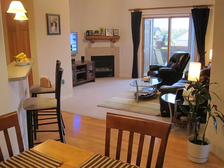 5220 Boardwalk Dr #B33 — Photo 2