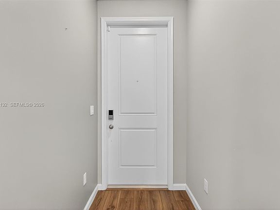 5th image of 5610 SE Edgewater Cir