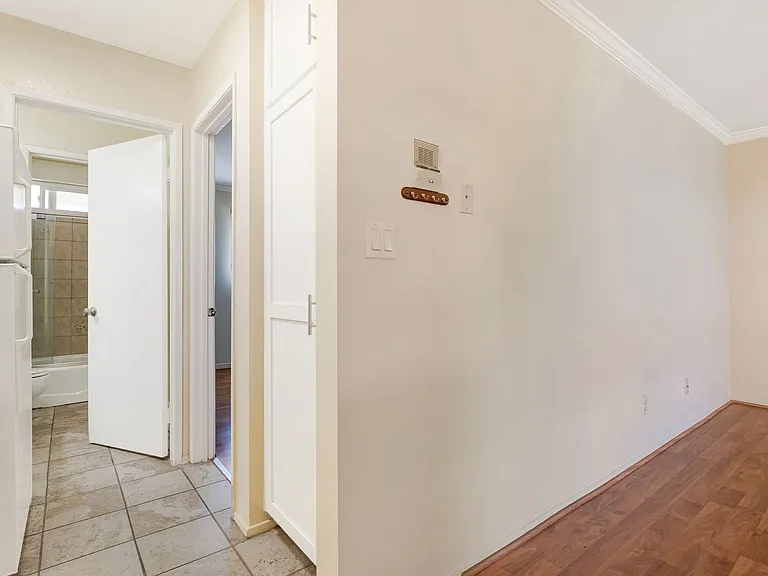 1642 E Hillcrest Dr — Photo 9