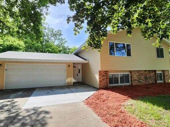 7709 Queen Ave N, Brooklyn Park, MN 55444
