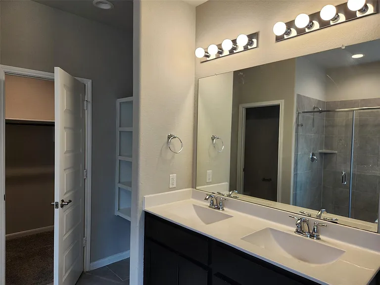 8519 Golden Field Dr — Photo 13