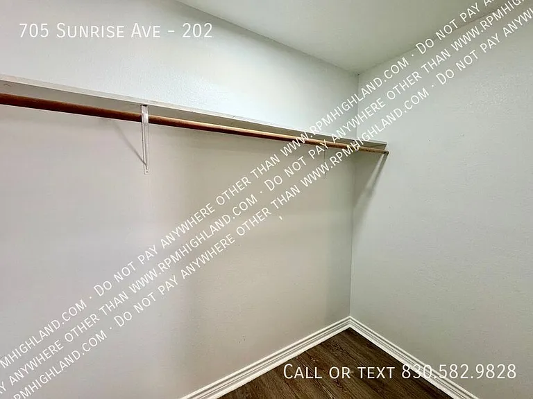 705 Sunrise Ave #202 — Photo 16