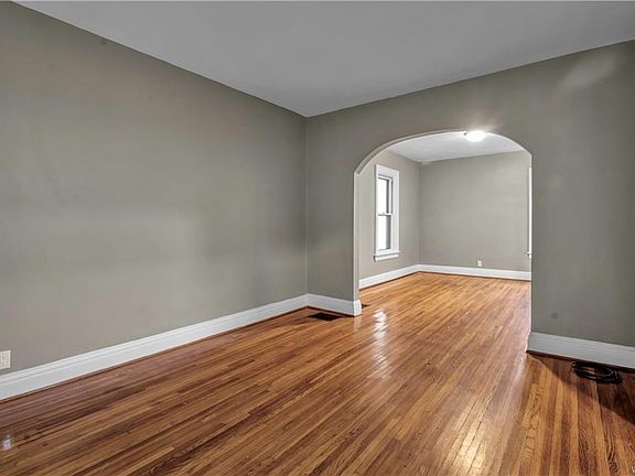 5th image of 598 Tonawanda St