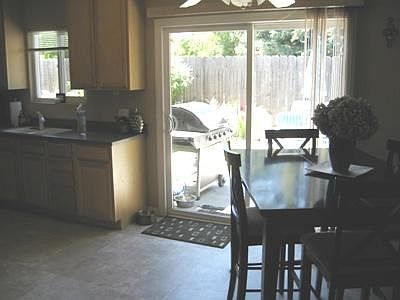 3rd image of 3909 Solano Ave