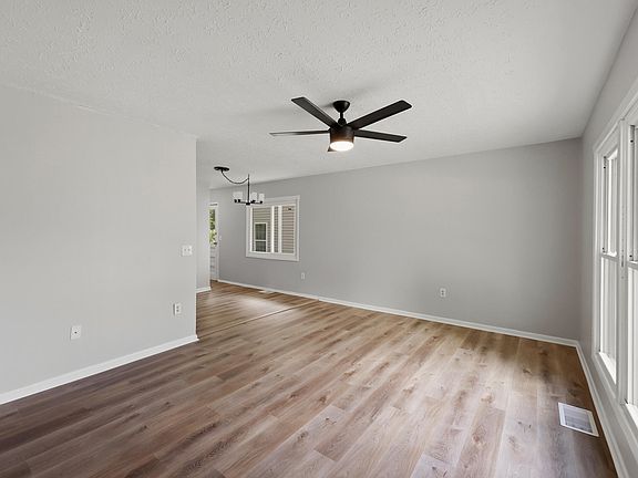 3rd image of 428 Russell St