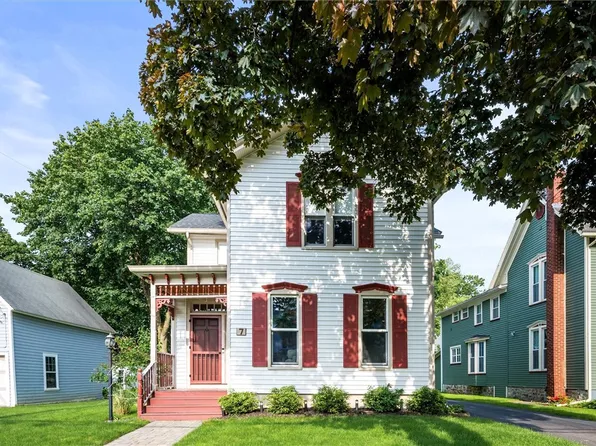 7 Woodlawn Ave, Fairport, NY 14450