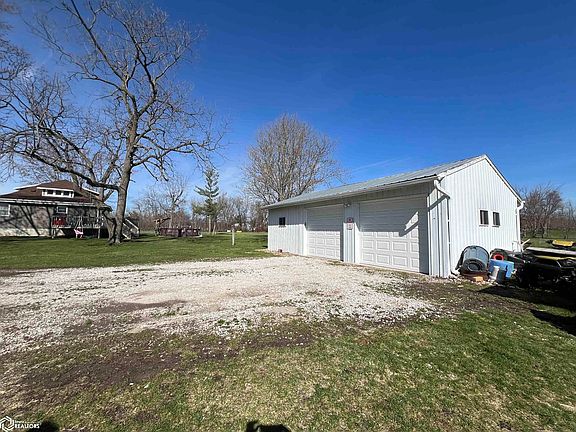 5th image of 305 E Hickory St