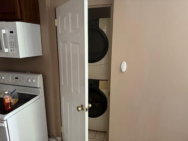 Kitchen showing stove , microwave washer & dryer behind the door