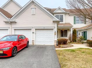 32 Mulberry Ct, Paramus, NJ 07652