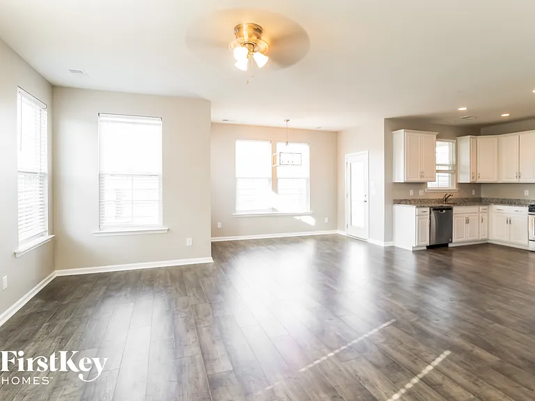 105 Sugeree Dr — Photo 3
