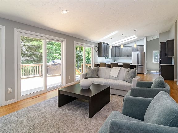 3rd image of 9 Merifield Ln